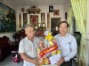 Trưởng Ban nội chính Tỉnh ủy Nguyễn Hồng Thanh: Đi thăm và tặng quà cho các gia đình chính sách
