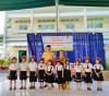 Châu Thành:Tuyên truyền an toàn giao thông và tặng nón bảo hiểm cho học sinh Trường tiểu học Hoàng Lê Kha
