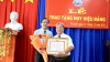 Nguyên Chủ tịch UBND huyện Châu Thành Trần Minh Danh: Nhận huy hiệu 60  năm tuổi đảng