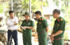 Lãnh đạo UBND huyện Châu Thành và  Phòng Công Binh (Bộ Tham mưu QK7)  làm việc với các hộ dân liên quan Dự án đường Tuần tra biên giới