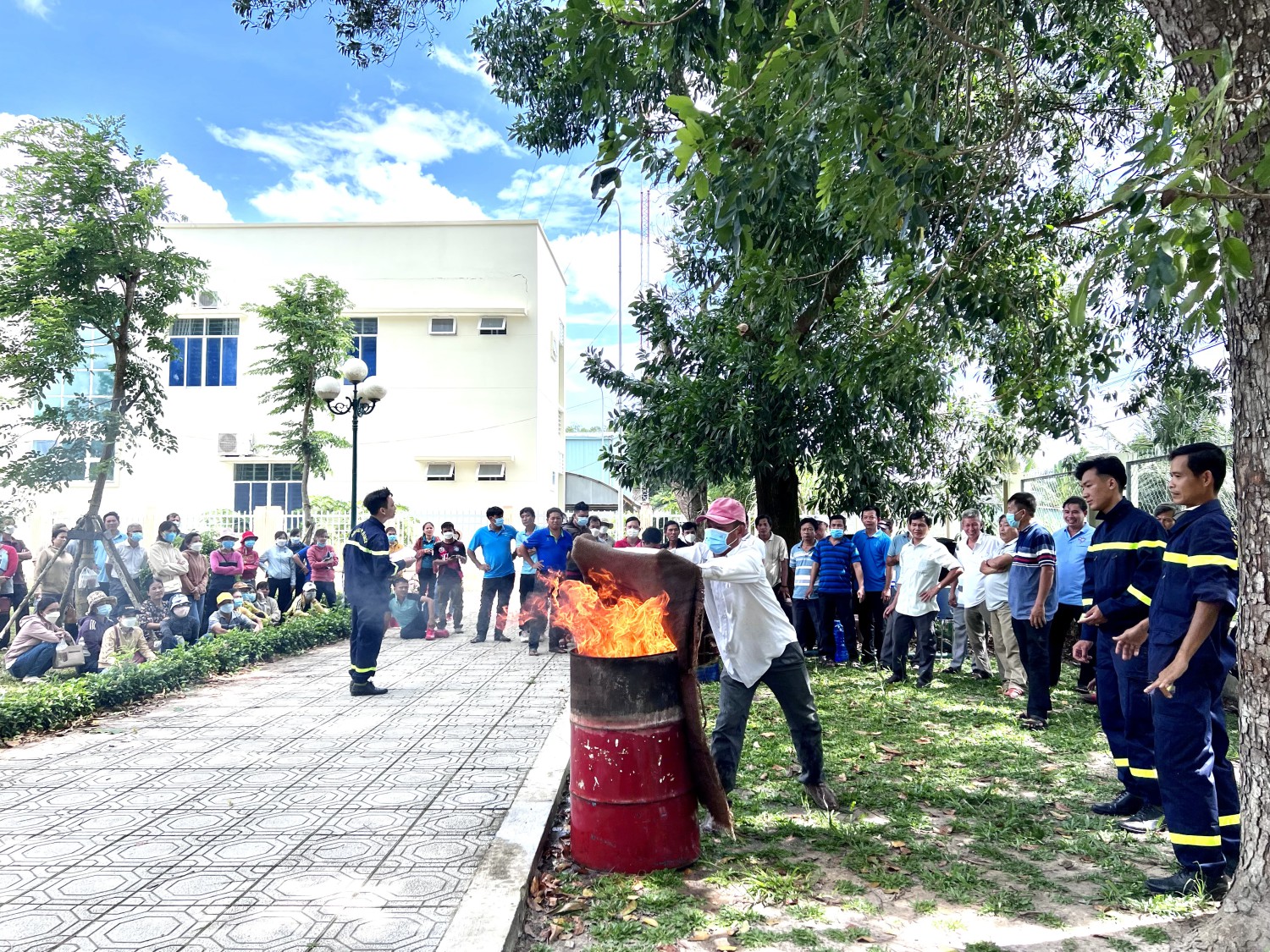 Châu Thành: Huấn luyện nghiệp vụ PCCC và cứu nạn, cứu hộ cho lực lượng PCCC cơ sở các trường học