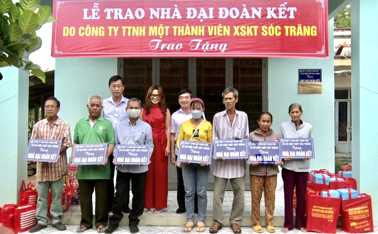 Châu Thành: Bàn giao 09 căn nhà Đại đoàn kết cho người nghèo