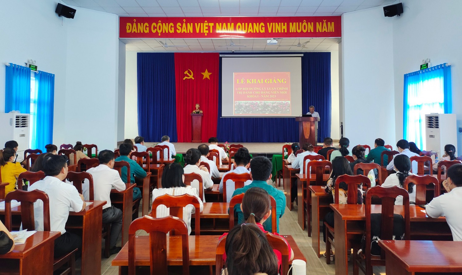 Châu Thành: Khai giảng lớp Bồi dưỡng Lý luận Chính trị dành cho Đảng viên mới