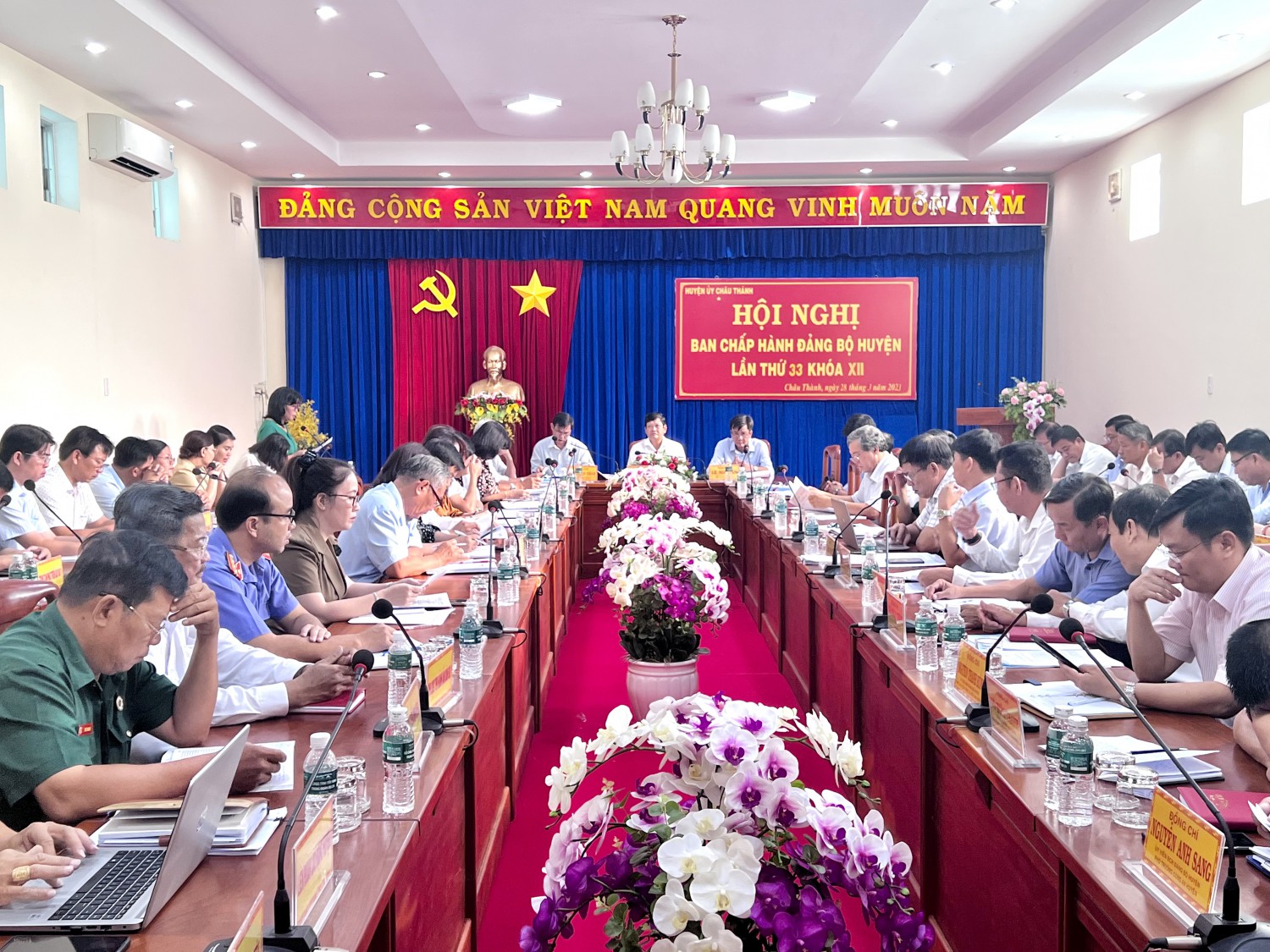 Ban chấp hành Đảng bộ huyện Châu Thành: Hội nghị lần thứ 33 khóa XII