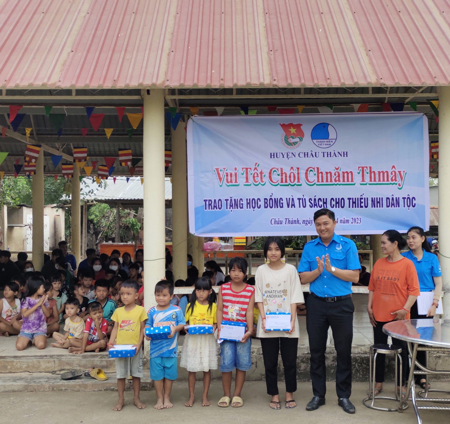 Huyện Đoàn Châu Thành: Tổ chức chương trình vui tết Chol-Chnam-Thmay cho thiếu nhi xã Biên Giới