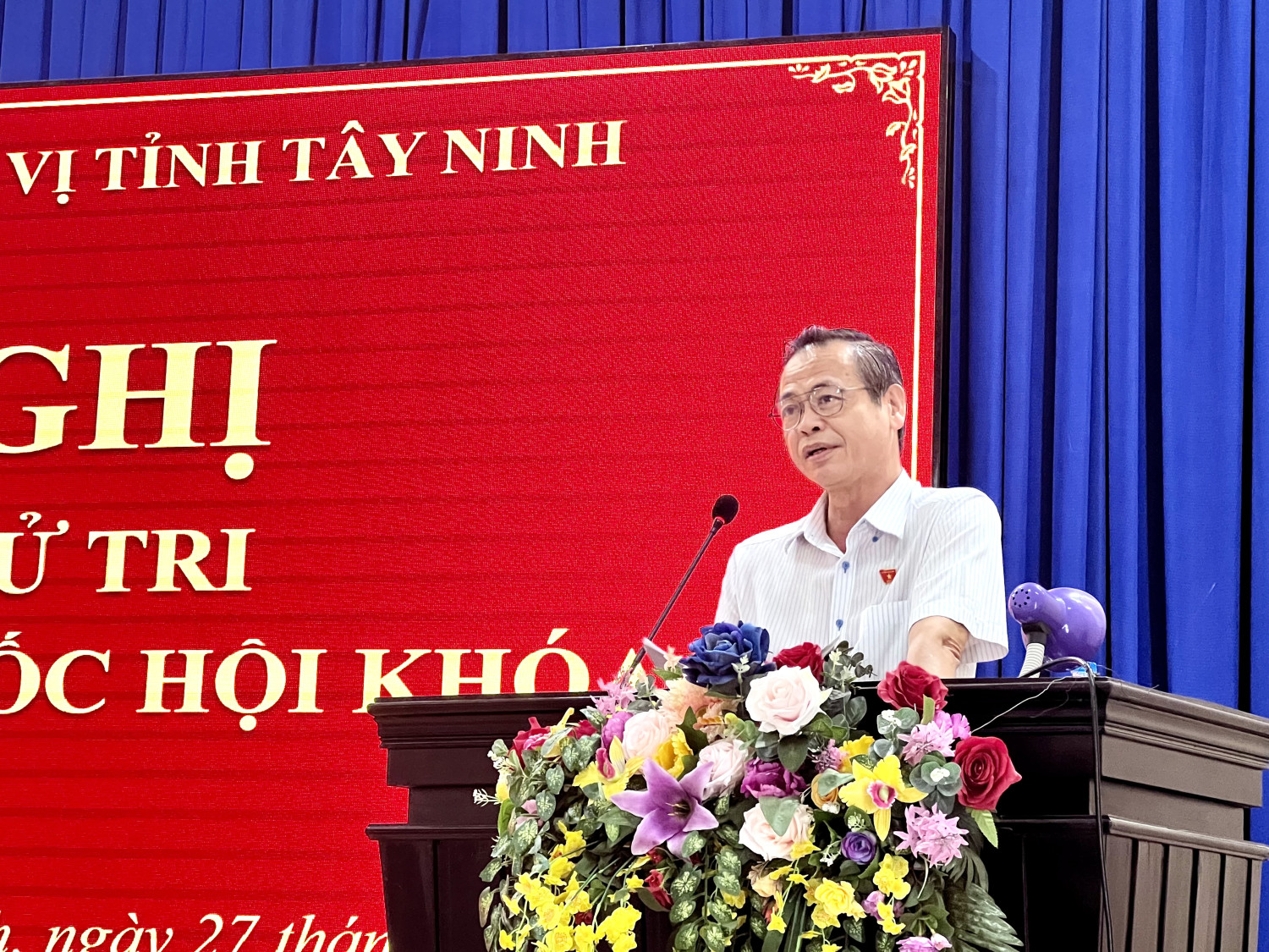 Đại biểu Quốc hội Trần Hữu Hậu phát biểu tại buổi tiếp xúc cử tri Châu Thành