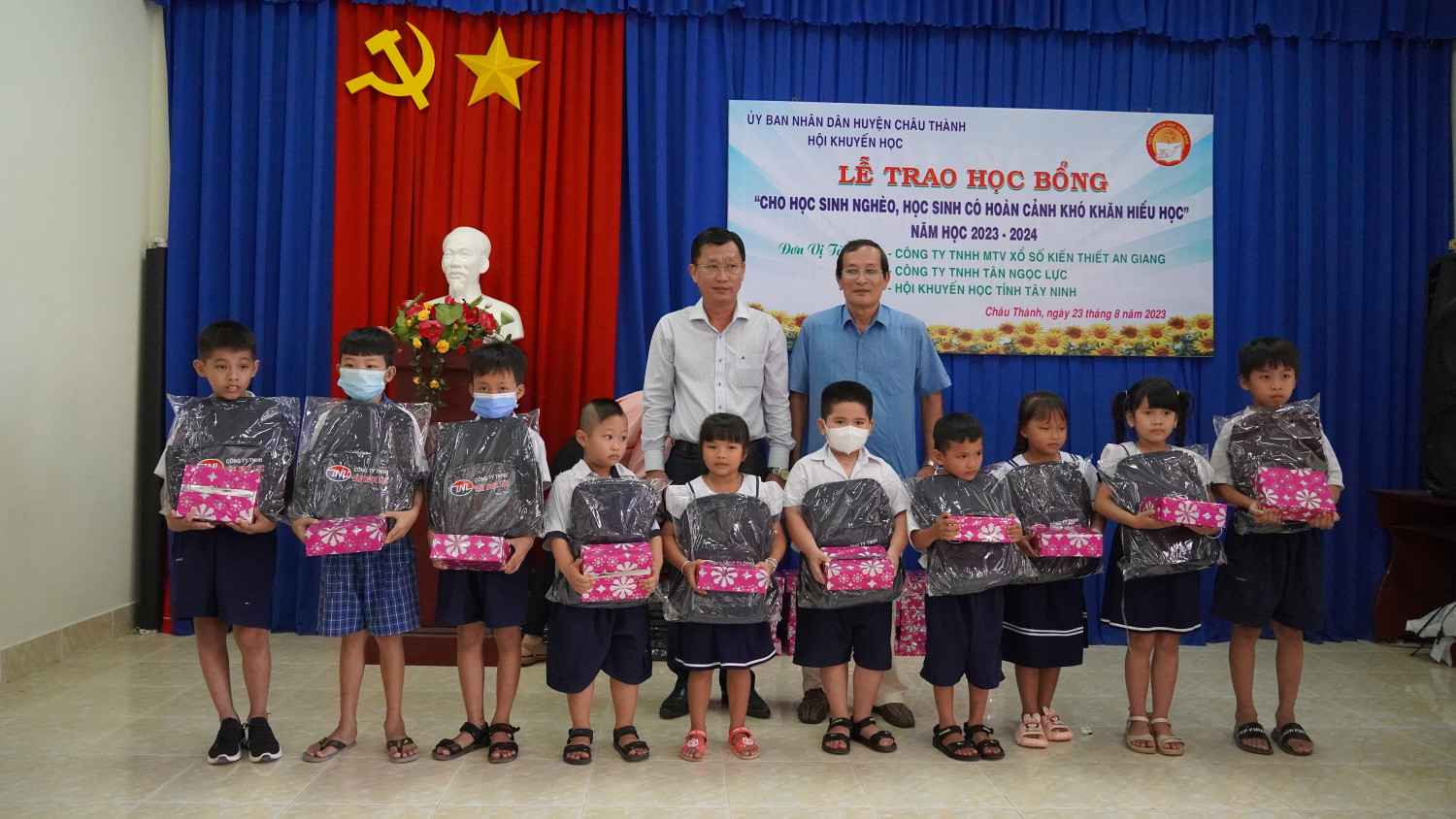 Hội khuyến học tỉnh Tây Ninh: Trao tặng 84 suất học bổng cho học sinh nghèo hiếu học