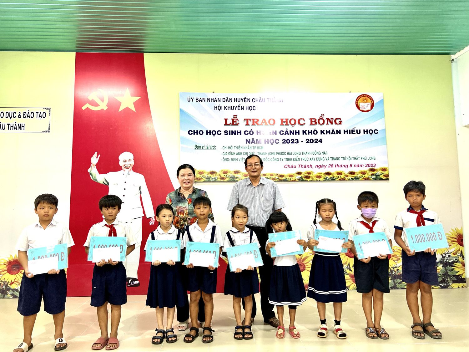 Hội khuyến học tỉnh Tây Ninh: Trao học bổng cho các em học sinh có hoàn cảnh khó khăn năm học 2023-2024