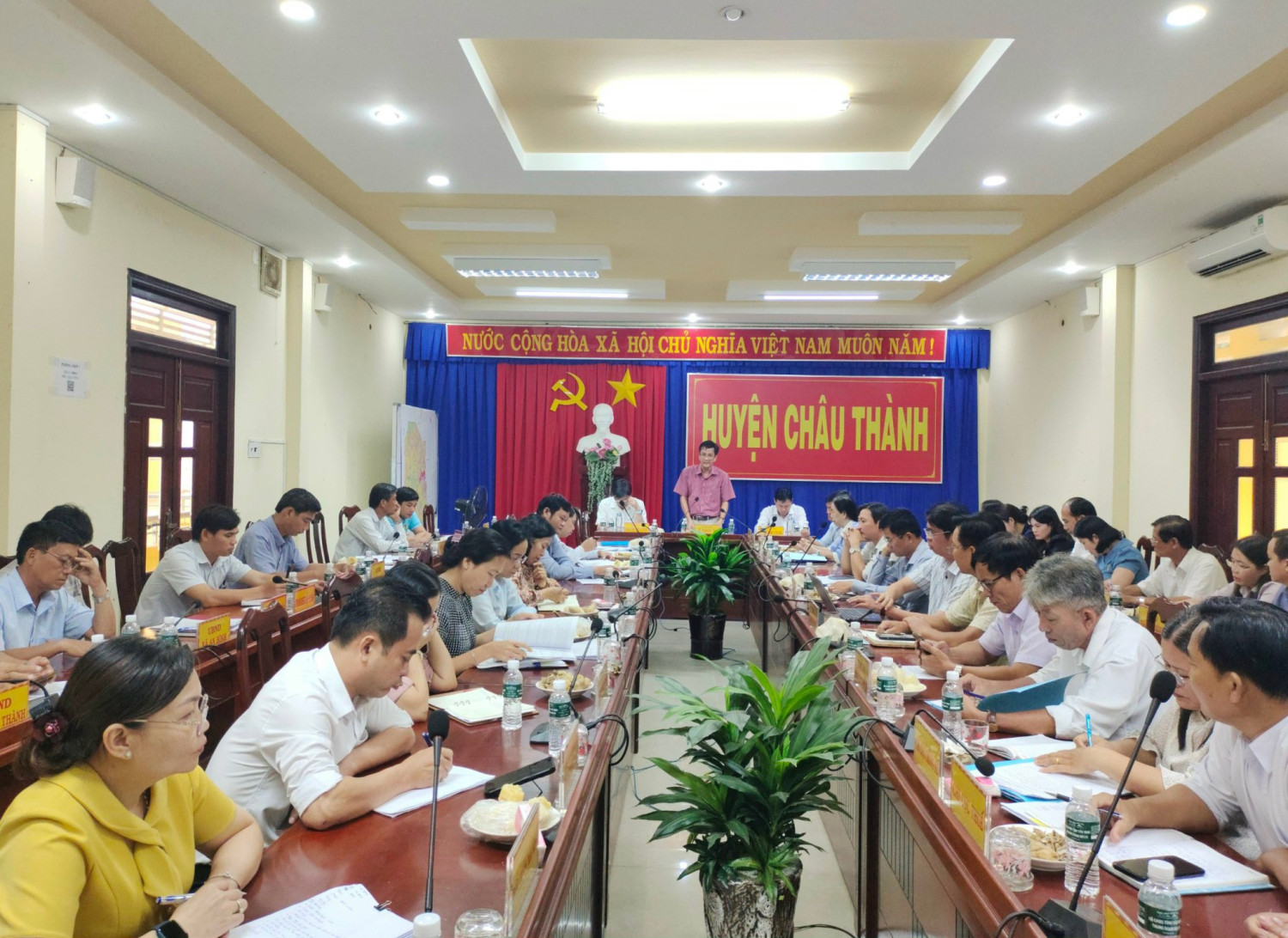 UBND huyện Châu Thành họp tháng 11