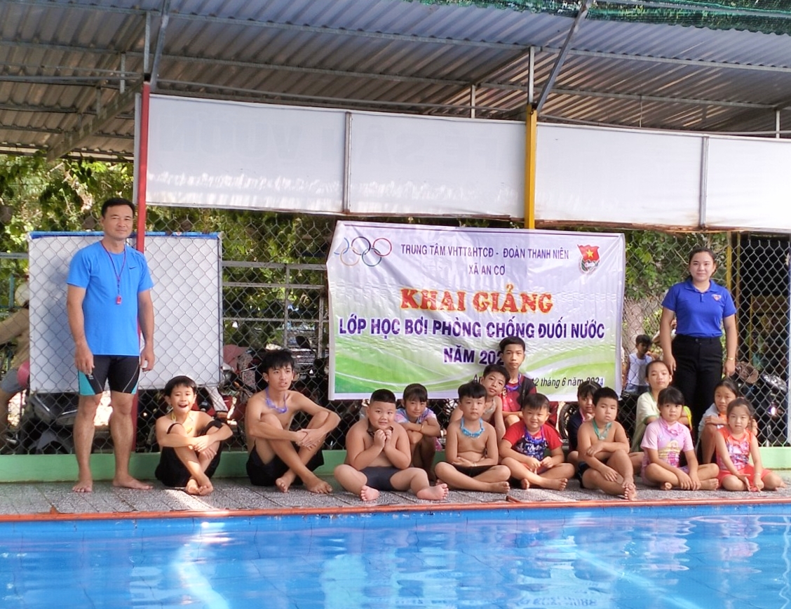 An Cơ: Khai giảng lớp học bơi phòng chống đuối nước