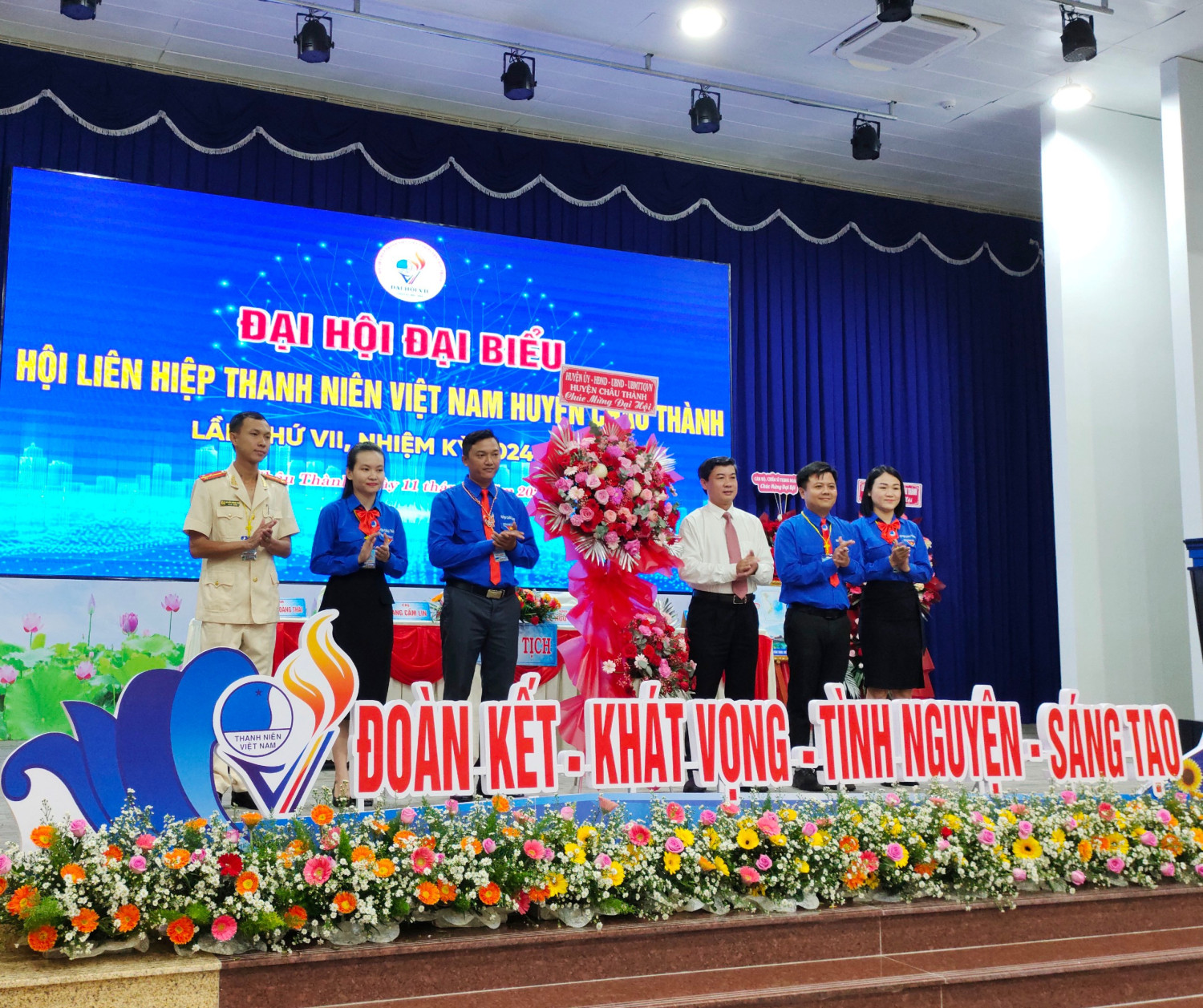 Anh Lê Hữu Nghị - Bí thư Huyện đoàn tiếp tục giữ chức Chủ tịch Ủy ban Hội Liên hiệp Thanh Niên Việt Nam huyện khoá VII, nhiệm kỳ 2024-2029.
