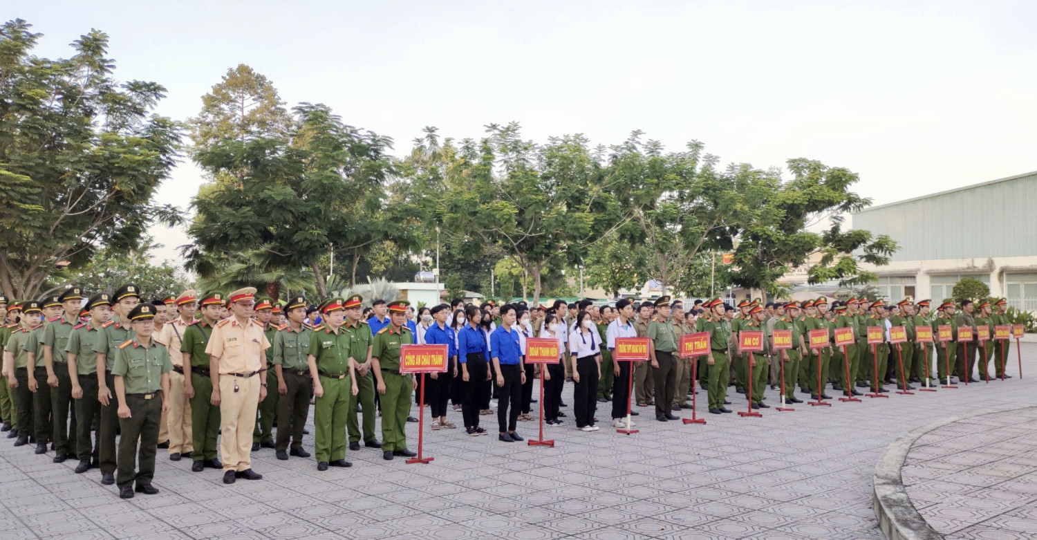 Châu Thành: Ra quân thực hiện cao điểm bảo đảm trật tự, an toàn giao thông