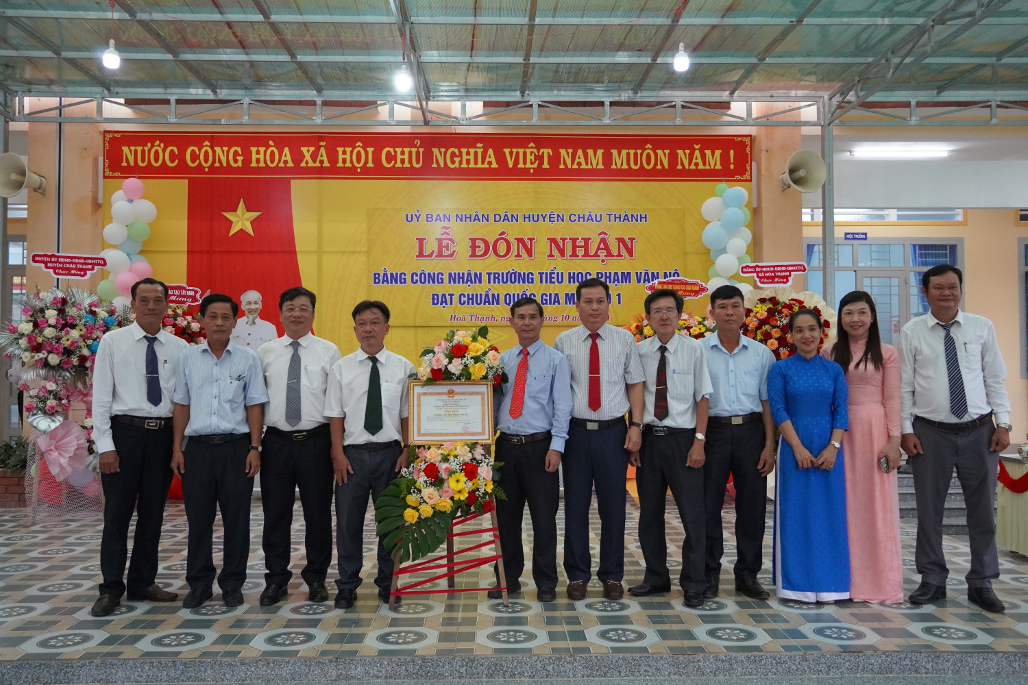 Trường tiểu học Phạm Văn Nô, xã Hòa Thạnh:  Đón nhận bằng công nhận trường đạt chuẩn quốc gia mức độ 1