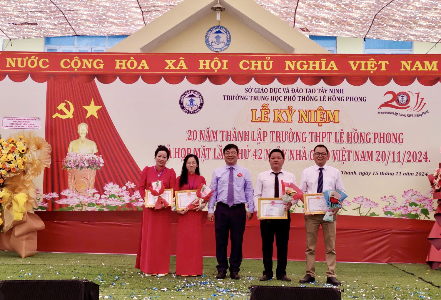 Trường THPT Lê Hồng Phong: Họp mặt kỷ niệm 20 năm thành lập