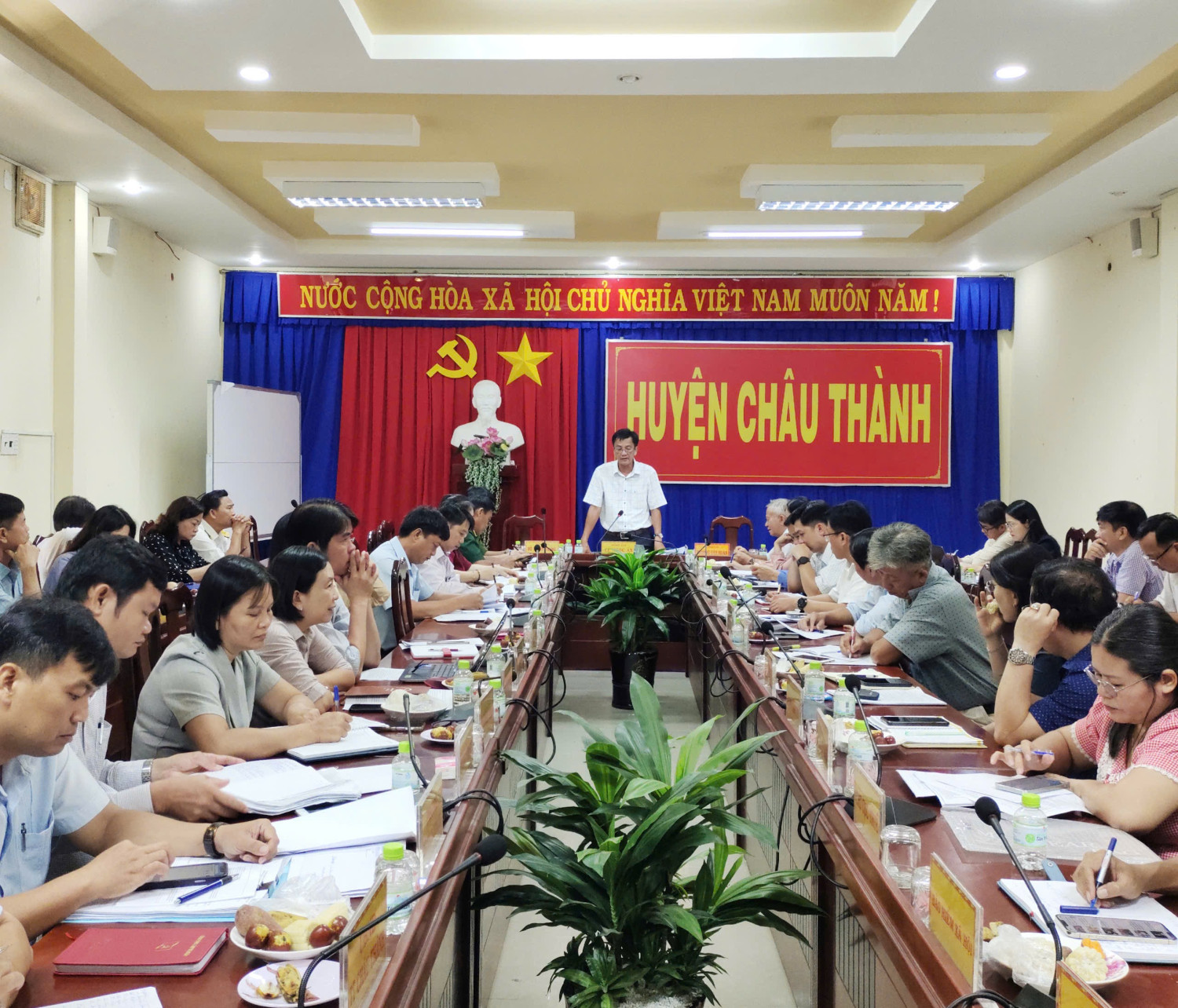 UBND huyện Châu Thành: Họp định kỳ tháng 11 năm 2024