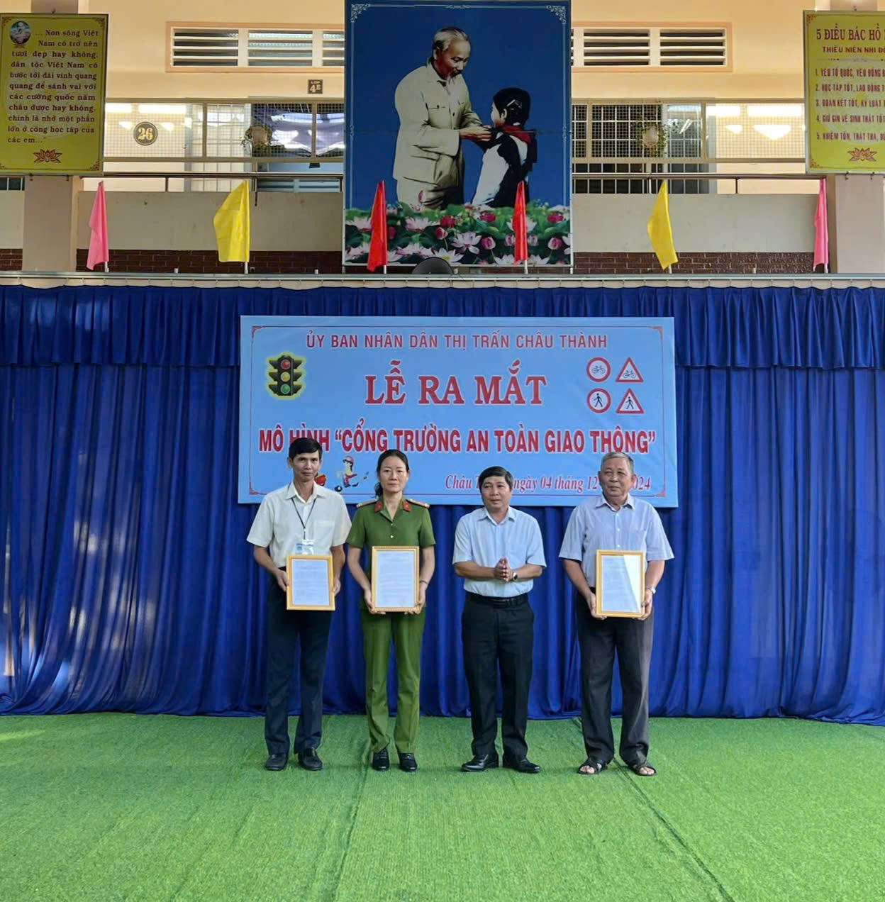 Thị trấn Châu Thành: Ra mắt mô hình Cổng trường an toàn giao thông  tại Trường tiểu học thị trấn Châu Thành A