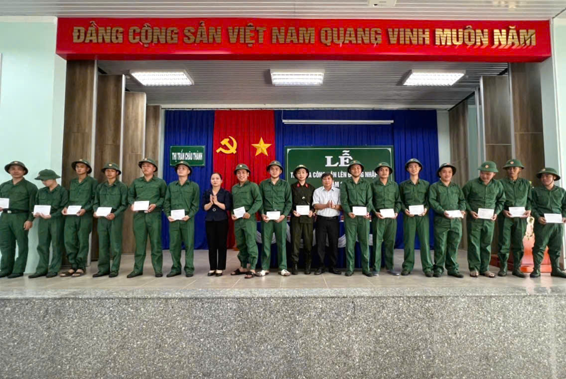 Thị trấn Châu Thành: Tổ chức lễ tiễn đưa công dân lên đường nhập ngũ năm 2025